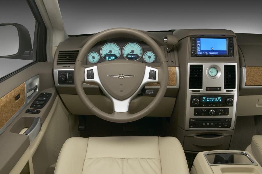  Chrysler Town & Country 2008 года  (фото 9 из 69)